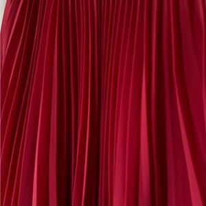 Pink pleated skirt! Size M. Like new.